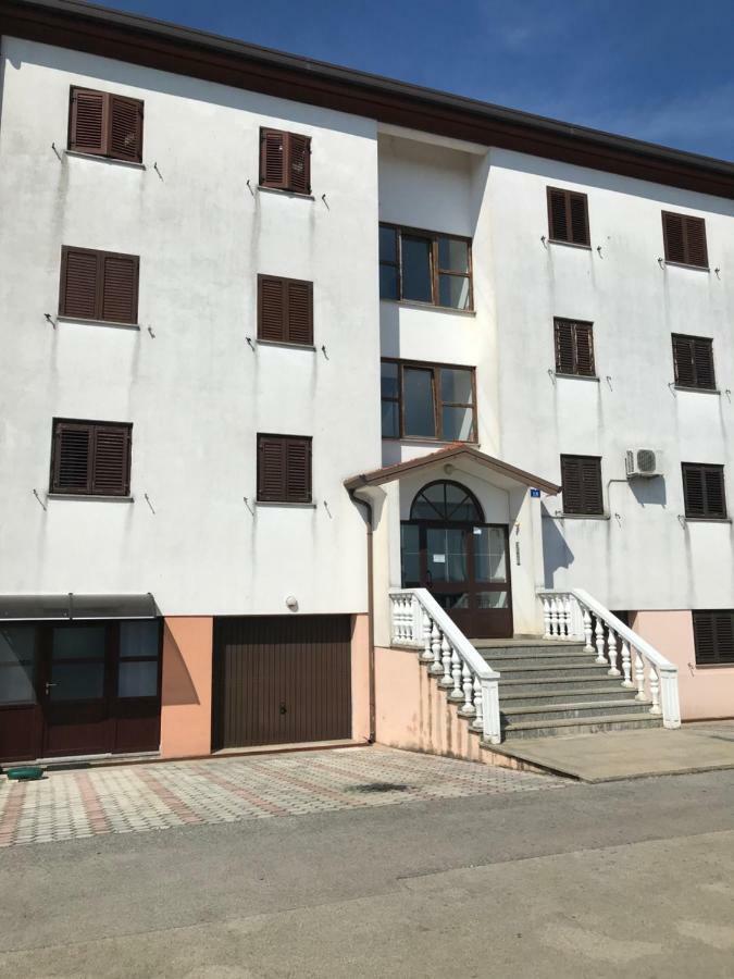 Studio Apartman Lorenzo Umag Bagian luar foto